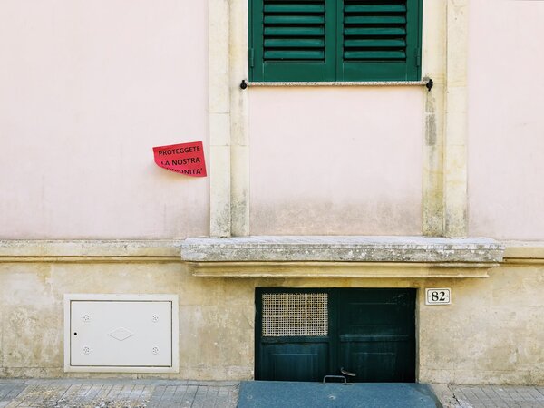 Fotografia dal progetto 'Lascia stare i santi' di Alessandro Pessina