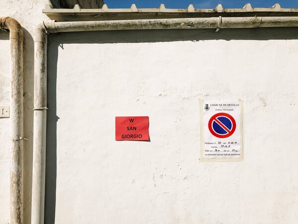 Fotografia dal progetto 'Lascia stare i santi' di Alessandro Pessina