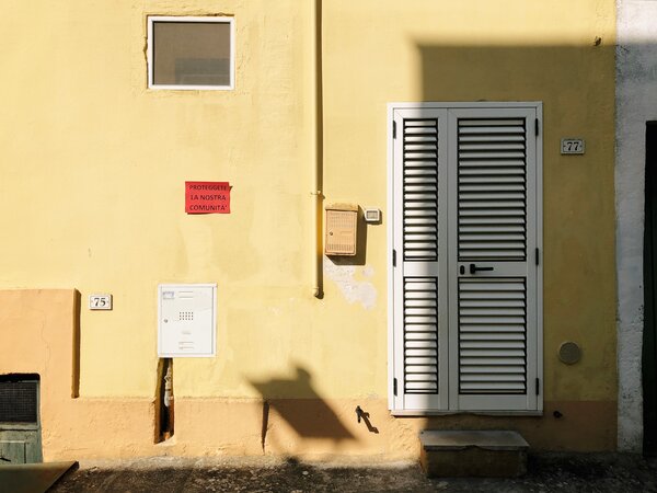 Fotografia dal progetto 'Lascia stare i santi' di Alessandro Pessina