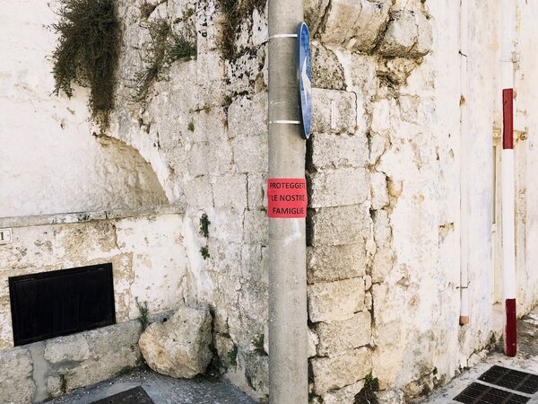 Fotografia dal progetto 'Lascia stare i santi' di Alessandro Pessina