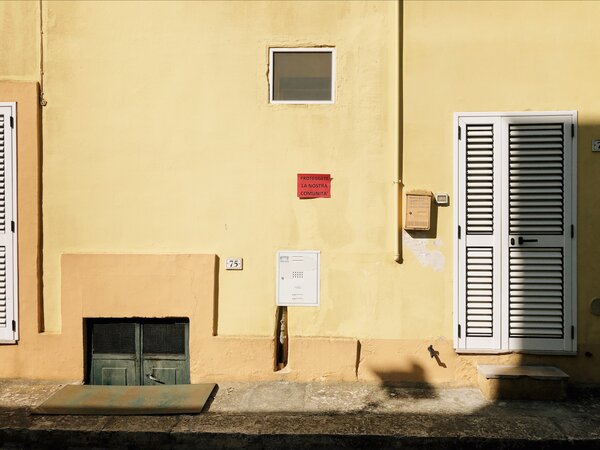 Fotografia dal progetto 'Lascia stare i santi' di Alessandro Pessina