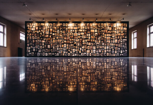 Fotografia dal progetto 'Vite segnate, voci sospese' di Alessandro Pessina