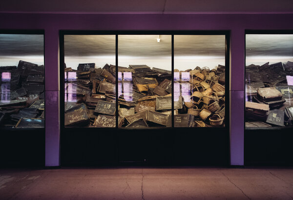 Fotografia dal progetto 'Vite segnate, voci sospese' di Alessandro Pessina